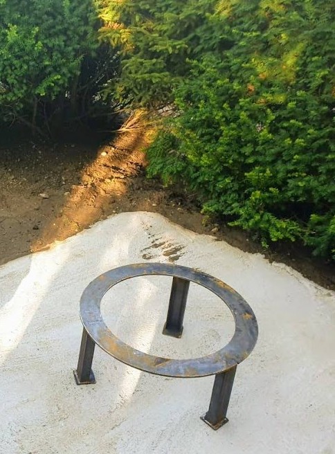 Trójnożna stalowa podstawka pod żeliwny kocioł SPA